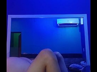 De perrito con mi novia en alojamiento en pueblo